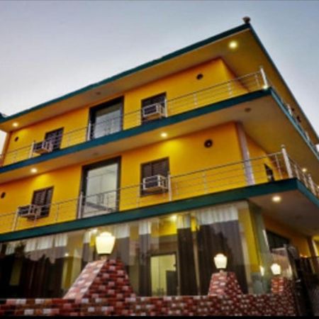 Hotel Pragati Palace Mathura Exterior foto