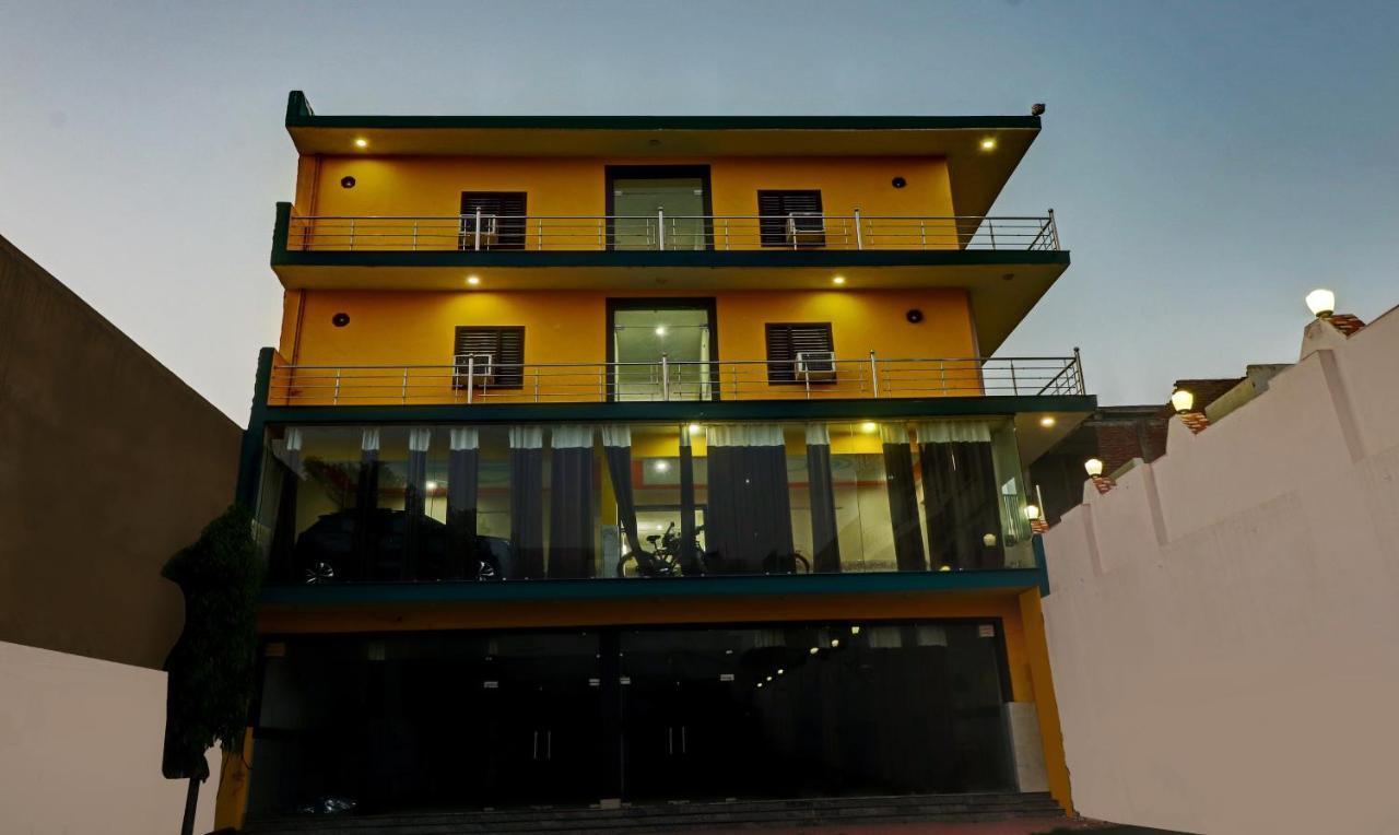 Hotel Pragati Palace Mathura Exterior foto