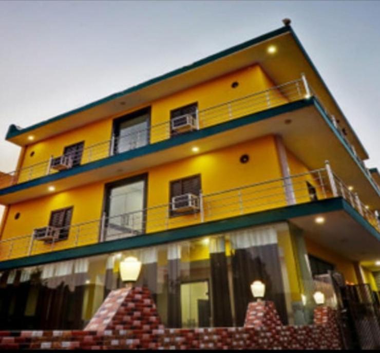 Hotel Pragati Palace Mathura Exterior foto